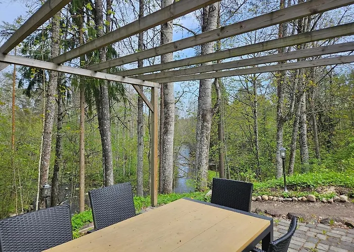 Hattara - A On The Shore Of A Rapid Vila *